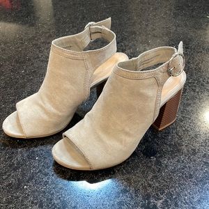 Grey heel. Size 7.5